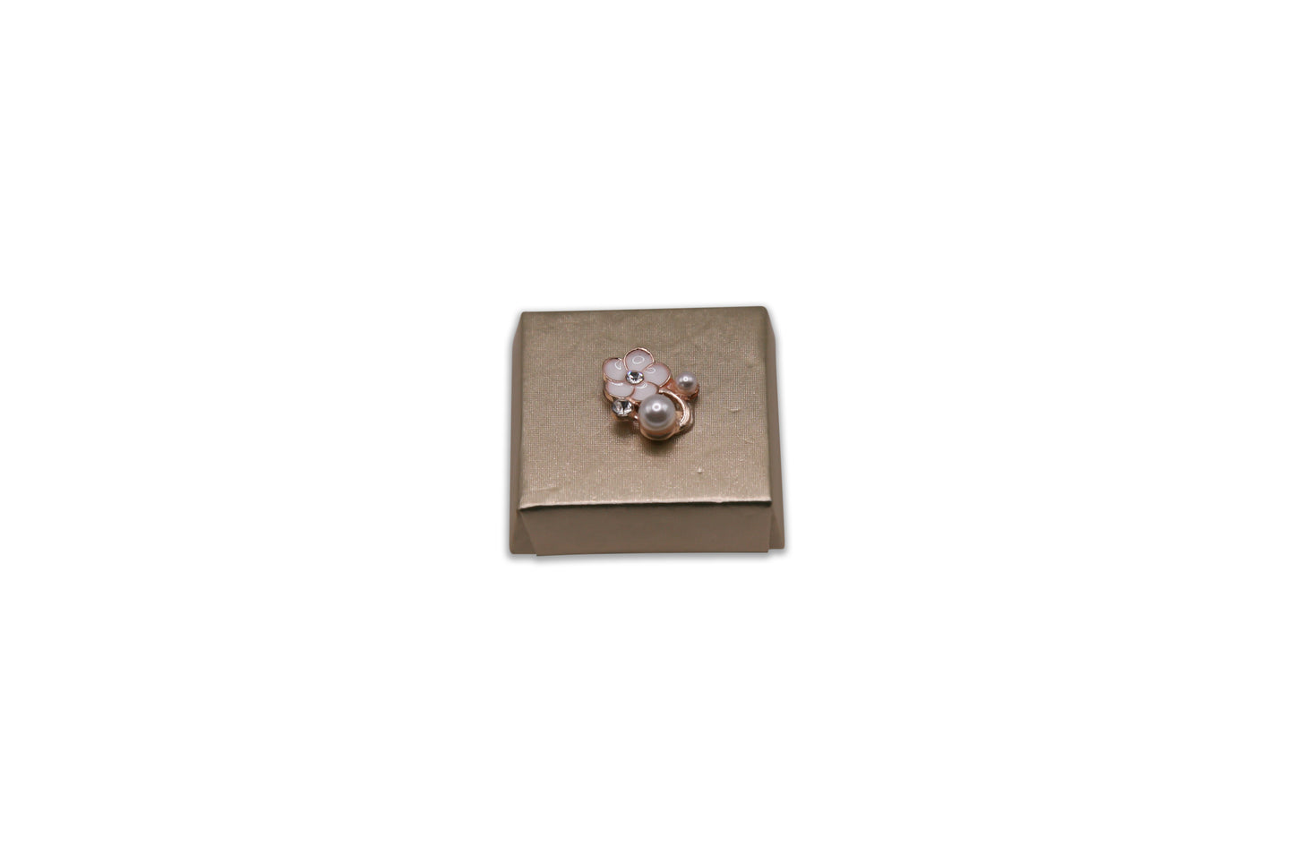 Elegant White Flower with Pearls - Wedding Decorated Chocolate Favor
