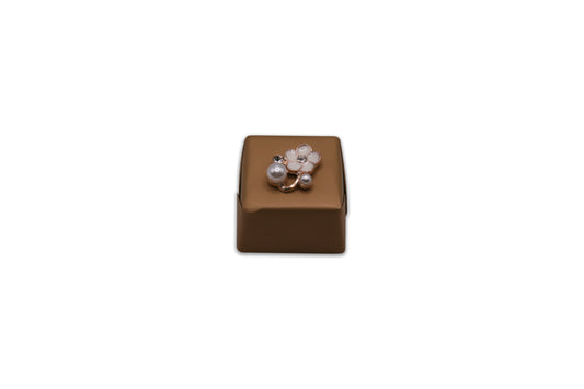 Elegant White Flower with Pearls - Wedding Decorated Chocolate Favor