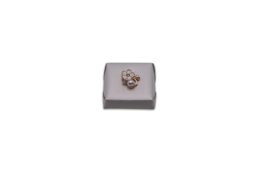 Elegant White Flower with Pearls - Wedding Decorated Chocolate Favor