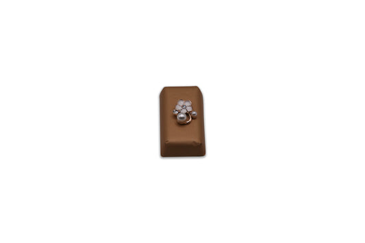 Elegant White Flower with Pearls - Wedding Decorated Chocolate Favor
