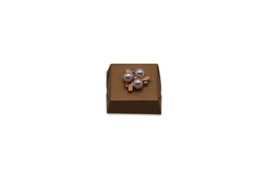Glamorous Flower Rhinestone with 3 Big Pearls - Wedding Decorated Chocolate Favor