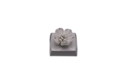 Elegant White Flower - Wedding Decorated Chocolate Favor